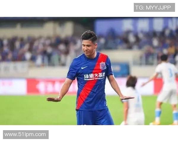 众多退役足球明星重返赛场展现风采引发球迷热议与期待